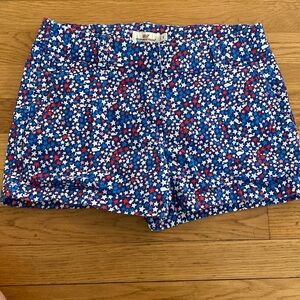 Vineyard Vines Americana print women’s shorts. EUC.